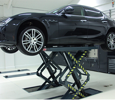 自動車整備用リフト